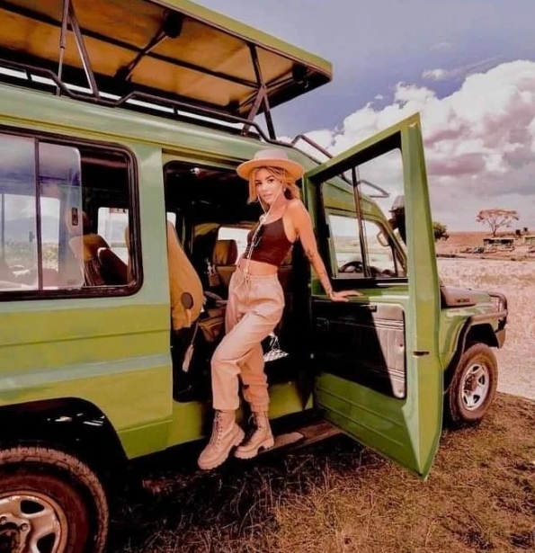 Serengeti & Zanzibar: 8-Day Wildlife & Beach Adventure